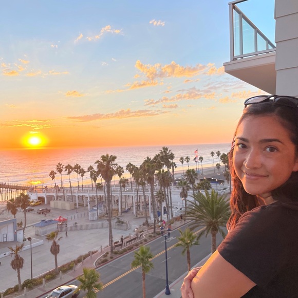 Meet your Posher, Debby - Picture 1 of 2